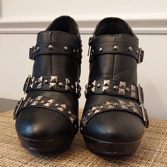 Not Rated Size 6.5 Black Studded Heeled Boots - Picture 4 of 7